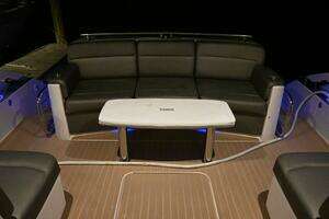 2017 Tiara Yachts 44 Coupe thumbnail 34