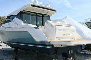 2017 Tiara Yachts 44 Coupe thumbnail 31
