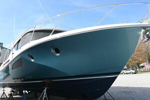 PRESENT TENSE yacht for sale