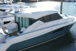2017 Tiara Yachts 44 Coupe thumbnail 5