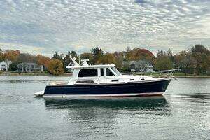 2017 Sabre 42 Salon Express thumbnail 2