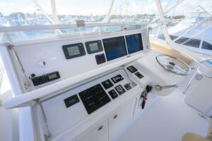 Hatteras 54 SEA NYLE - Flybridge - Helm