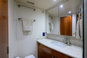 Hatteras 54 SEA NYLE - Guest Head