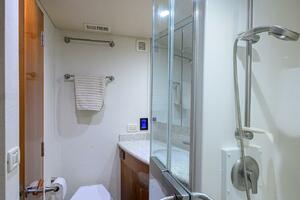 Hatteras 54 SEA NYLE - Guest Head