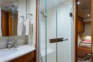 Hatteras 54 SEA NYLE - Guest Head