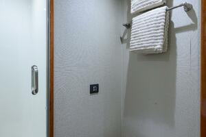 Hatteras 54 SEA NYLE - Master Ensuite Head