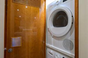 Hatteras 54 SEA NYLE - Washer & Dryer