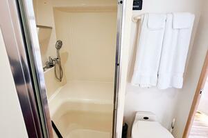 LOVIN  LIFE 35ft Carver Yacht For Sale