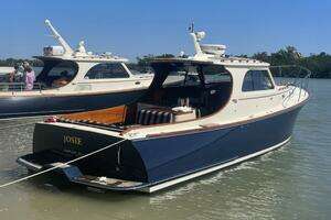 2001 Hinckley 36 Picnic Boat EP thumbnail 3