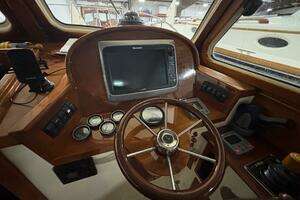 2001 Hinckley 36 Picnic Boat EP thumbnail 4