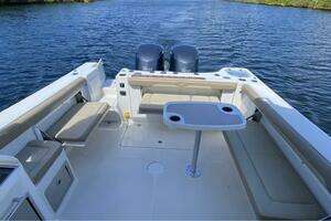 2018 Sailfish 325 DC thumbnail 13