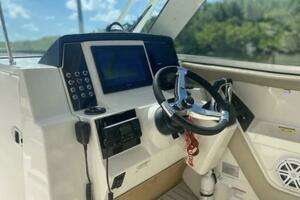 2018 Sailfish 325 DC thumbnail 15