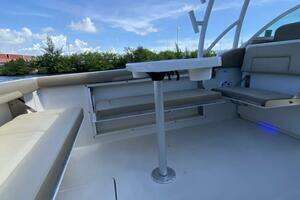 2018 Sailfish 325 DC thumbnail 6