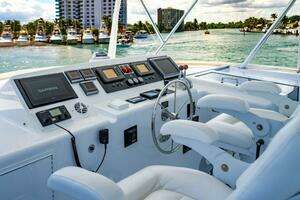 2003 Hatteras Cockpit MY thumbnail 19