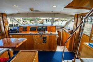 2003 Hatteras Cockpit MY thumbnail 8
