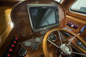 2004 Hinckley 36 Picnic Boat EP thumbnail 7