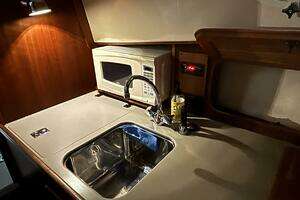 2004 Hinckley 36 Picnic Boat EP thumbnail 4