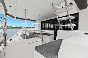 TOMCAT Worth Avenue Yachts