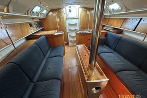 38' Beneteau salon aft