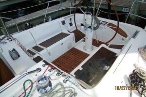 38' Beneteau cockpit1