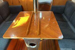 38' Beneteau salon table
