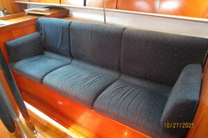 38' Beneteau salon port seating2