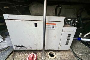 12 Sea Yall 1995 Regal 400 Commodore Engine Room 2 Medium