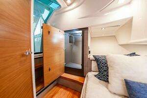 2023 Tiara Yachts 38 LS thumbnail 37