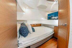 2023 Tiara Yachts 38 LS thumbnail 29