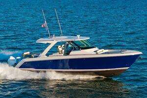 2023 Tiara Yachts 38 LS thumbnail 4