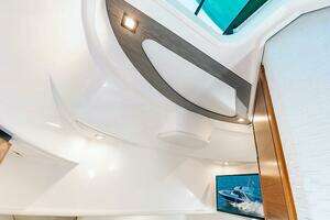 2023 Tiara Yachts 38 LS thumbnail 31