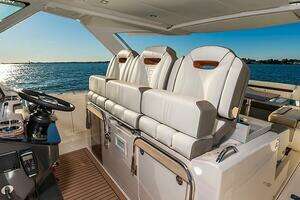 2023 Tiara Yachts 38 LS thumbnail 11