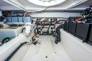 2023 Tiara Yachts 38 LS thumbnail 43