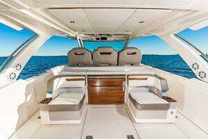 2023 Tiara Yachts 38 LS thumbnail 18