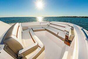 2023 Tiara Yachts 38 LS thumbnail 25
