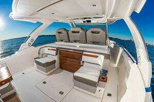 2023 Tiara Yachts 38 LS thumbnail 17