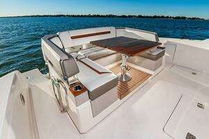 2023 Tiara Yachts 38 LS thumbnail 20