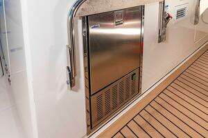 2023 Tiara Yachts 38 LS thumbnail 13
