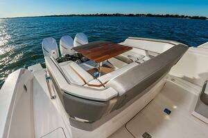 2023 Tiara Yachts 38 LS thumbnail 21