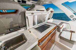 2023 Tiara Yachts 38 LS thumbnail 16