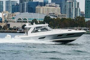 Yacht for sale R&R 5