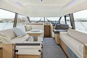 2022 Prestige 420 FLybridge SO FLY Salon