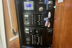 2008 Cruisers Yachts 390 Sport Coupe thumbnail 20