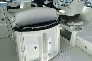2008 Cruisers Yachts 390 Sport Coupe thumbnail 17