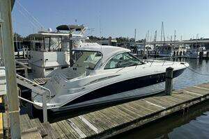 2008 Cruisers Yachts 390 Sport Coupe thumbnail 2