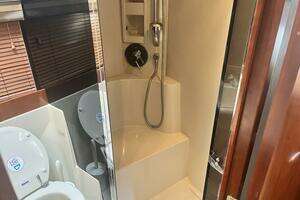 2008 Cruisers Yachts 390 Sport Coupe thumbnail 38