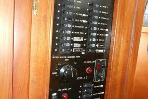 Ahoy Vey 34ft CHB Yacht For Sale