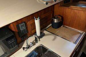 2003 Hinckley 36 Picnic Boat EP thumbnail 10