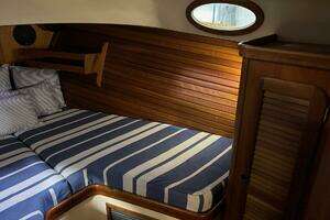 2003 Hinckley 36 Picnic Boat EP thumbnail 13