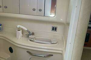 2005 Sea Ray 340 Sundancer thumbnail 9